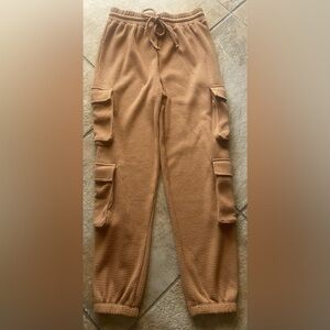 NWOT Forever 21 Pull- on Cargo Pants